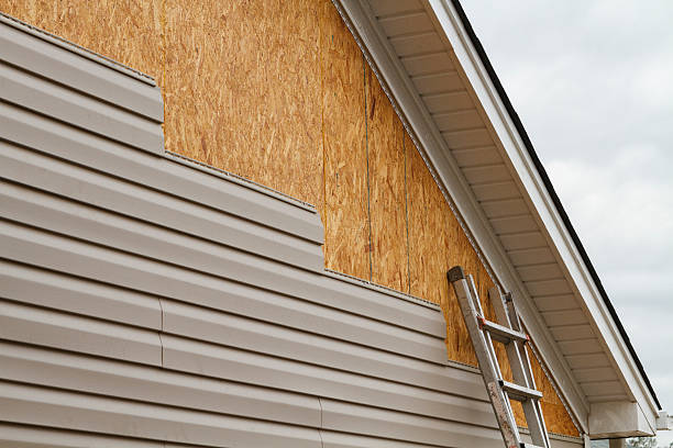 Professional Siding Installation technician working in Ridge Spring, SC